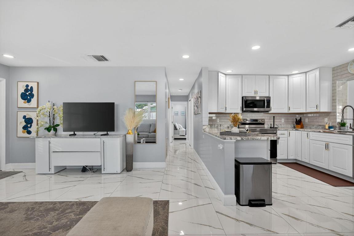 511 Iris Ave Palm Beach Gardens, FL 33410