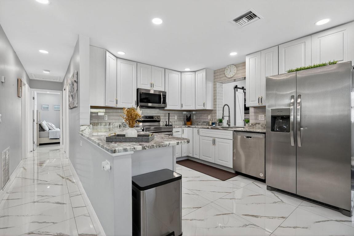 511 Iris Ave Palm Beach Gardens, FL 33410