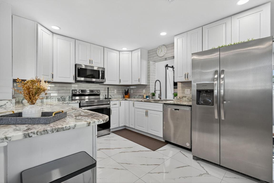 511 Iris Ave Palm Beach Gardens, FL 33410