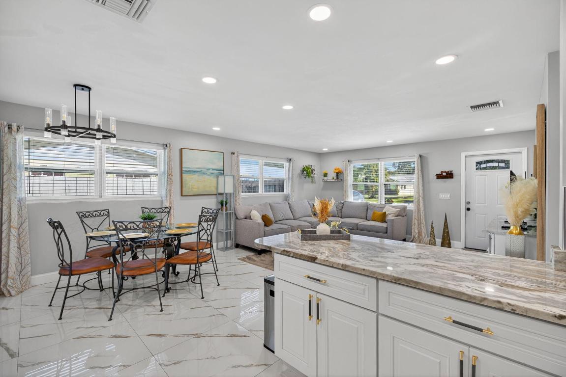 511 Iris Ave Palm Beach Gardens, FL 33410