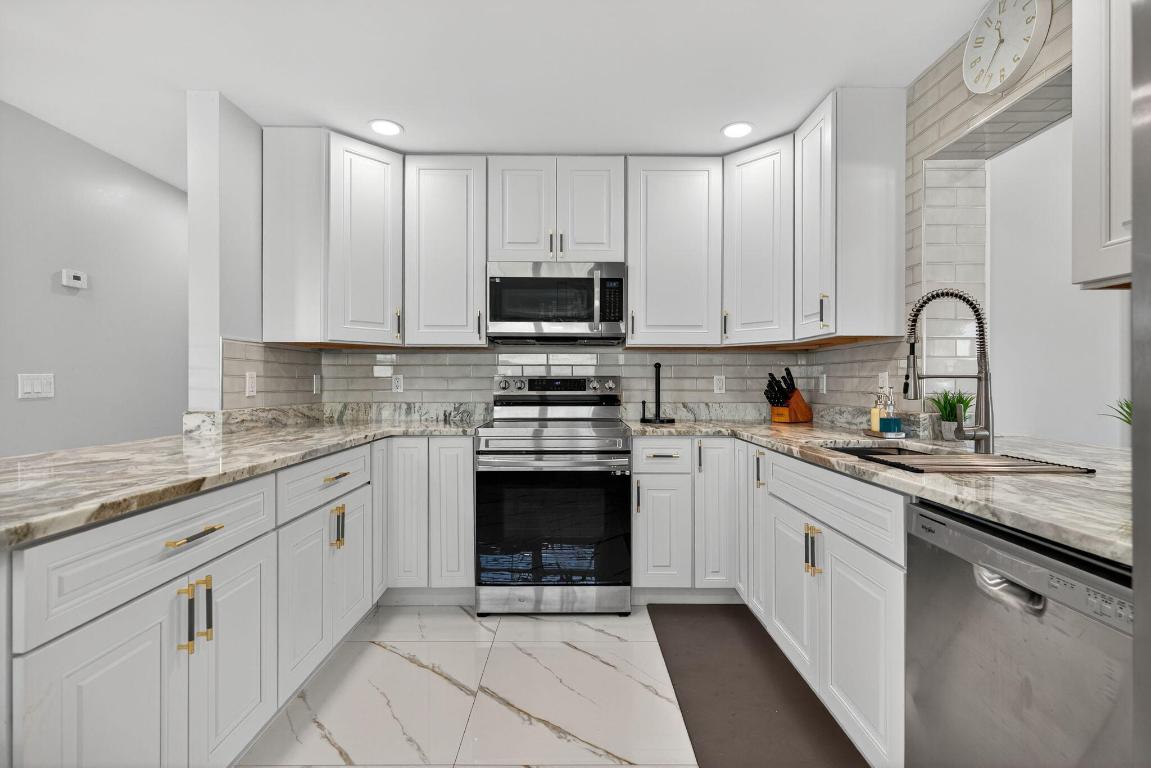 511 Iris Ave Palm Beach Gardens, FL 33410