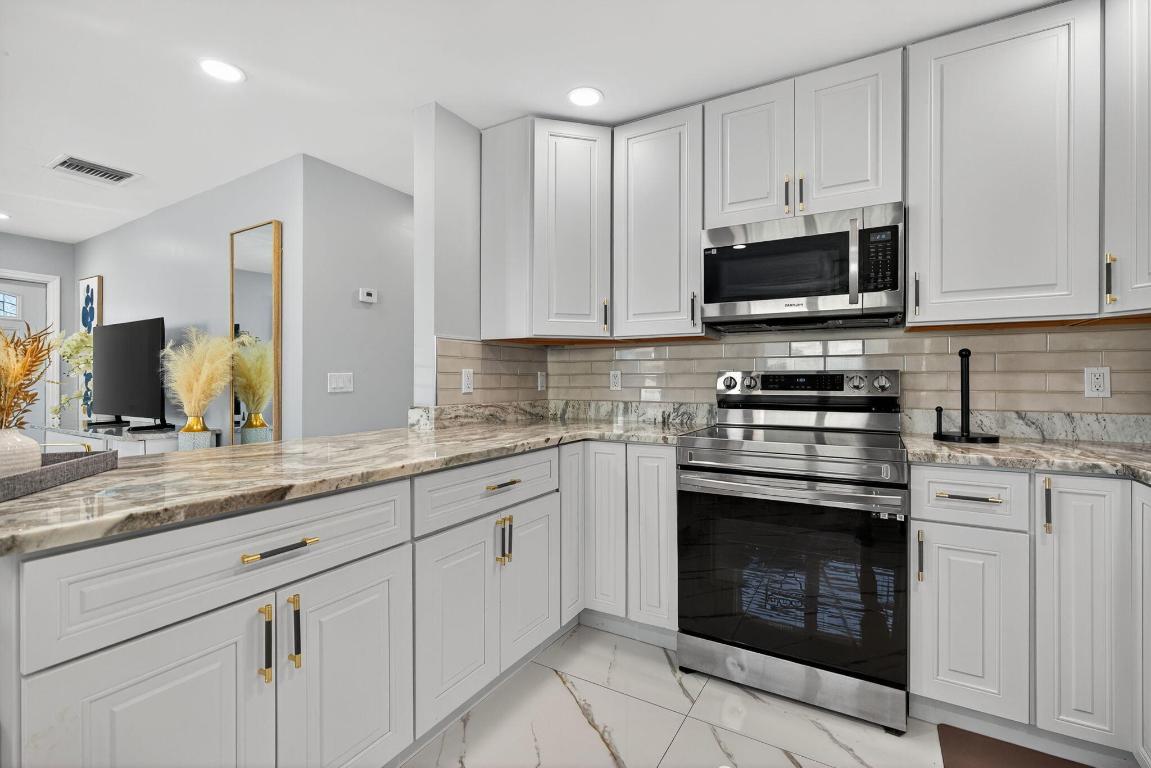 511 Iris Ave Palm Beach Gardens, FL 33410