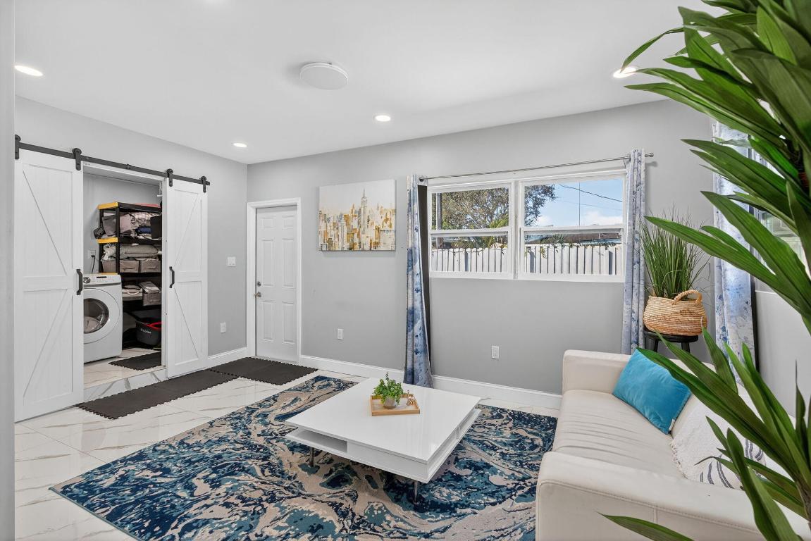 511 Iris Ave Palm Beach Gardens, FL 33410