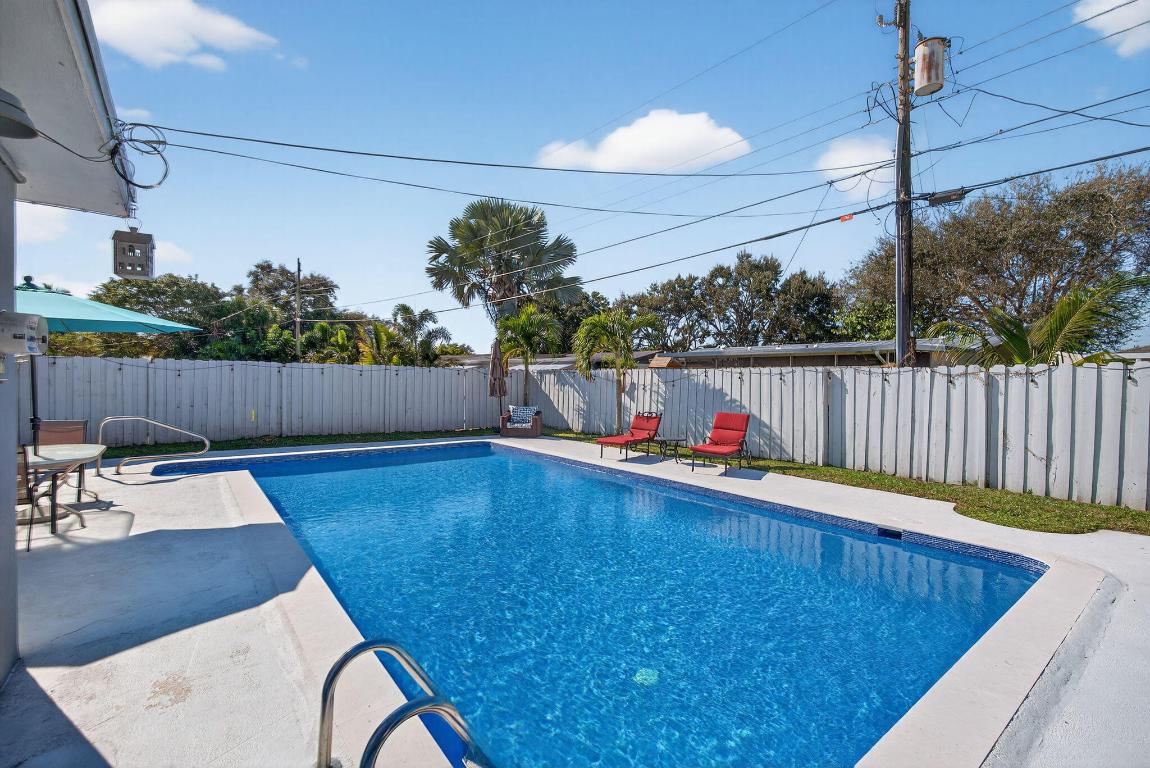 511 Iris Ave Palm Beach Gardens, FL 33410