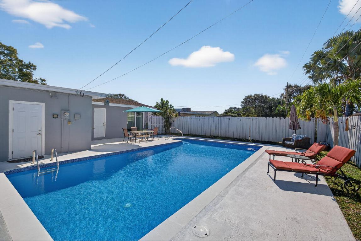 511 Iris Ave Palm Beach Gardens, FL 33410