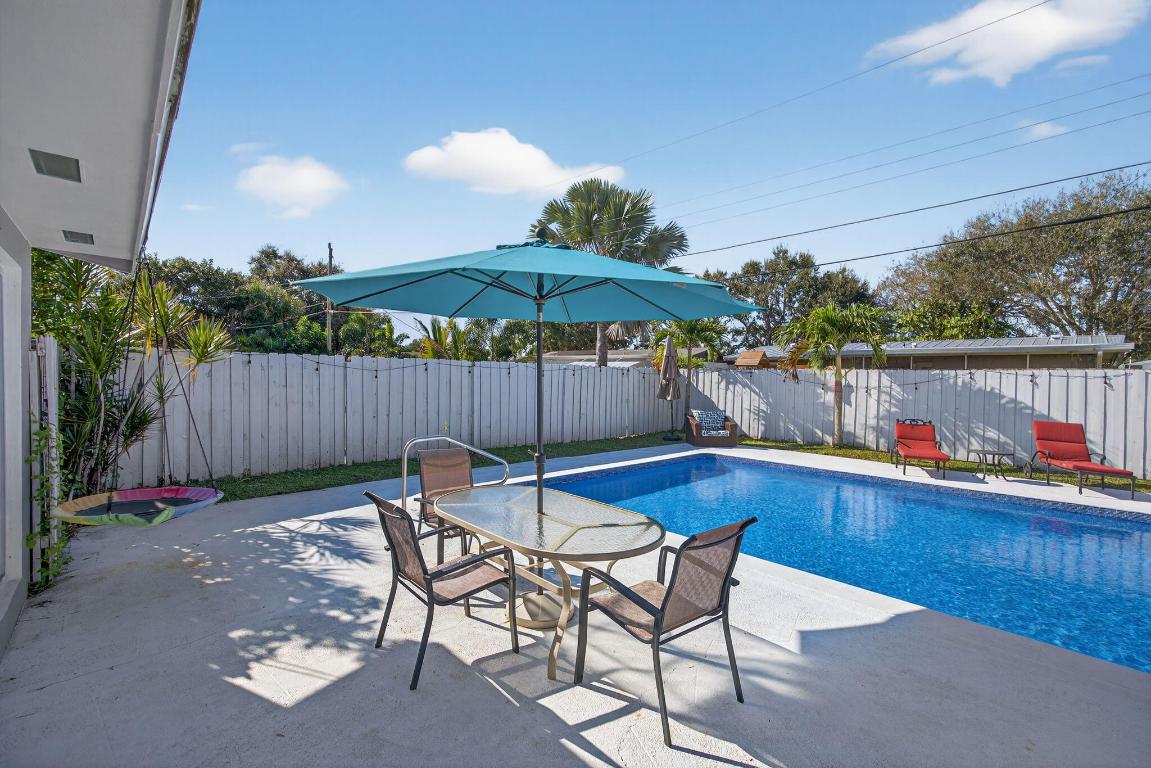 511 Iris Ave Palm Beach Gardens, FL 33410