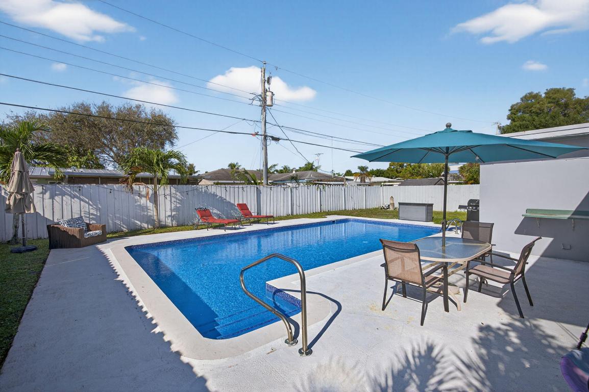 511 Iris Ave Palm Beach Gardens, FL 33410