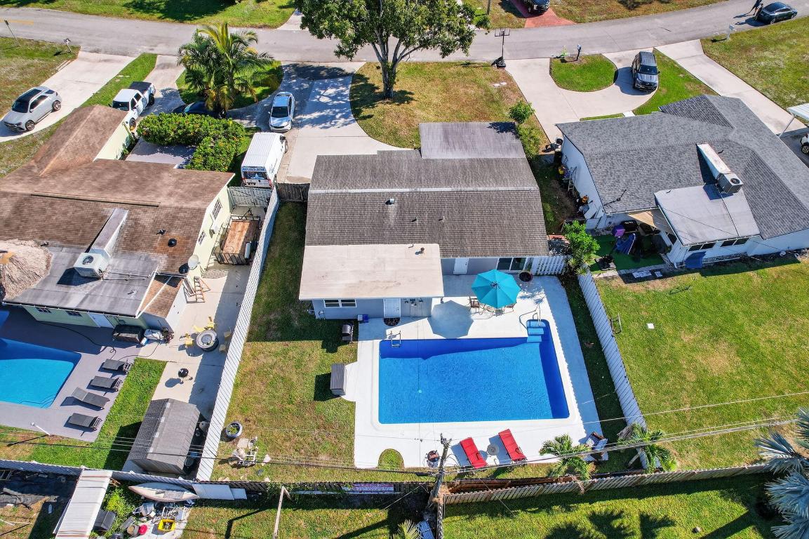 511 Iris Ave Palm Beach Gardens, FL 33410