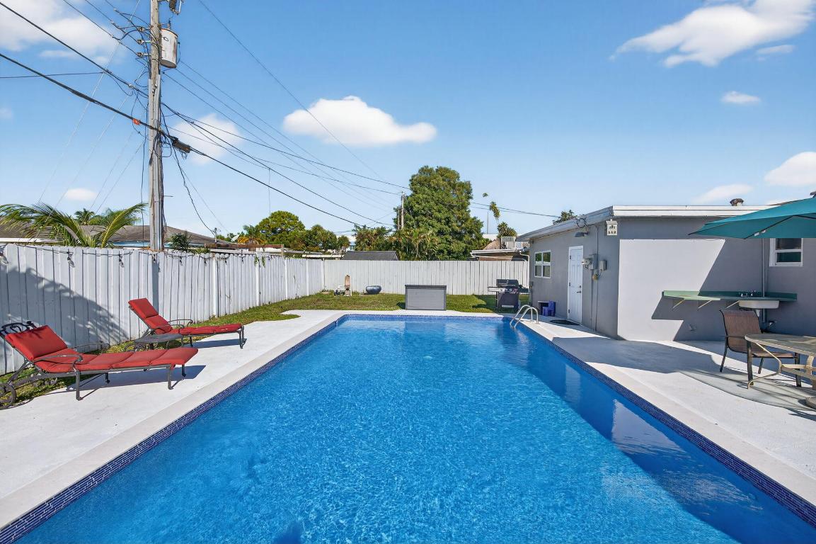 511 Iris Ave Palm Beach Gardens, FL 33410