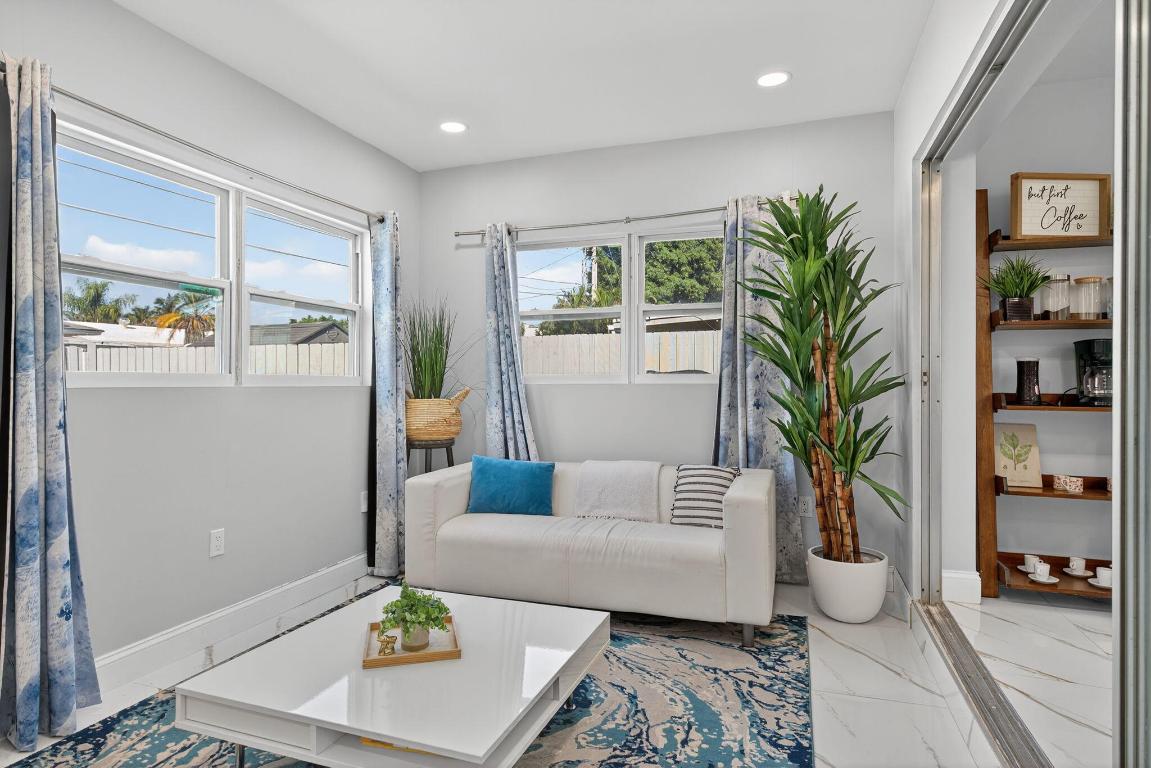 511 Iris Ave Palm Beach Gardens, FL 33410