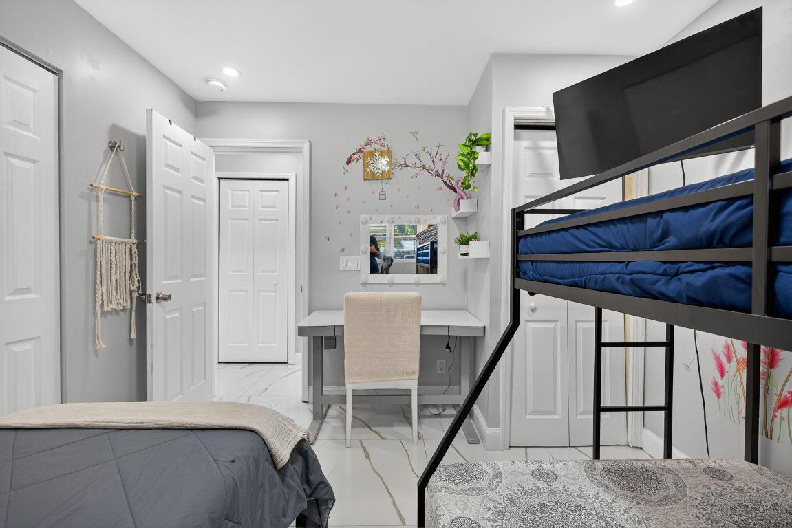 511 Iris Ave Palm Beach Gardens, FL 33410