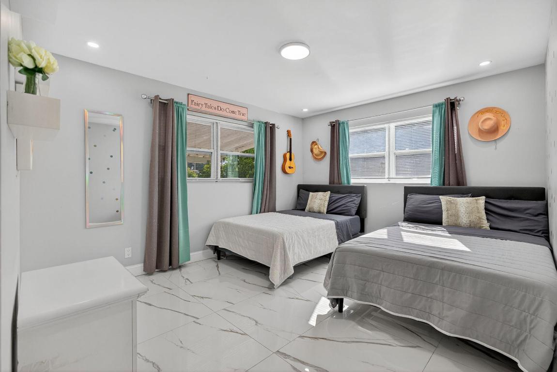 511 Iris Ave Palm Beach Gardens, FL 33410