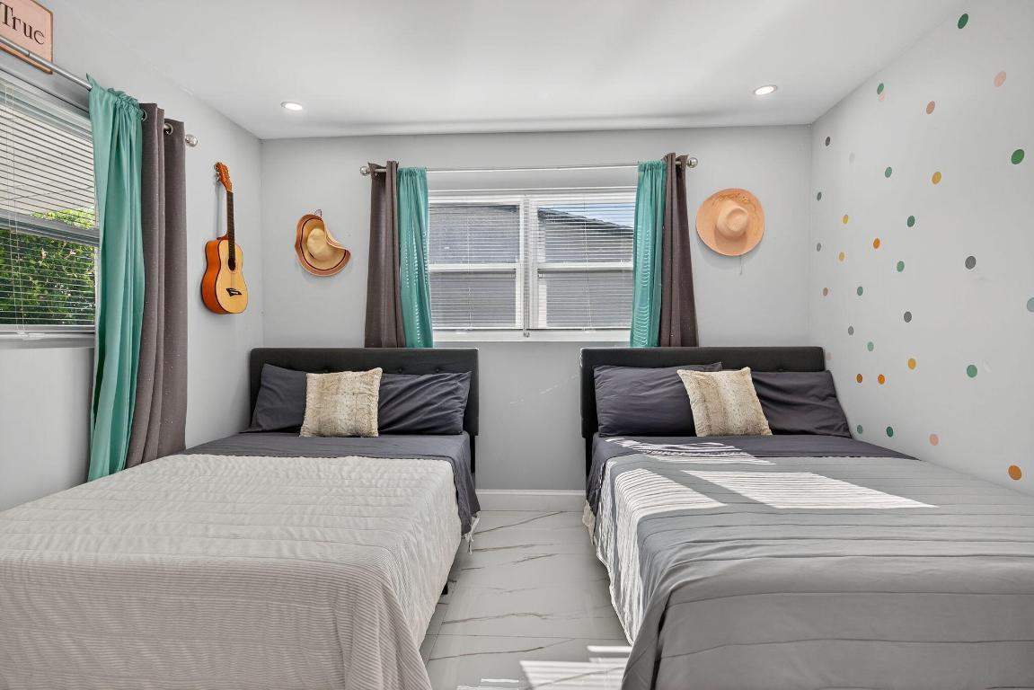 511 Iris Ave Palm Beach Gardens, FL 33410