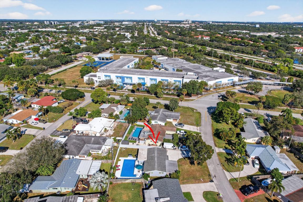 511 Iris Ave Palm Beach Gardens, FL 33410