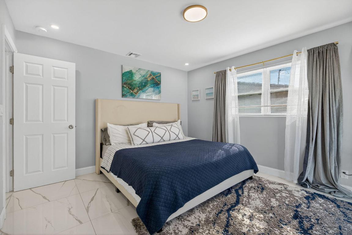 511 Iris Ave Palm Beach Gardens, FL 33410