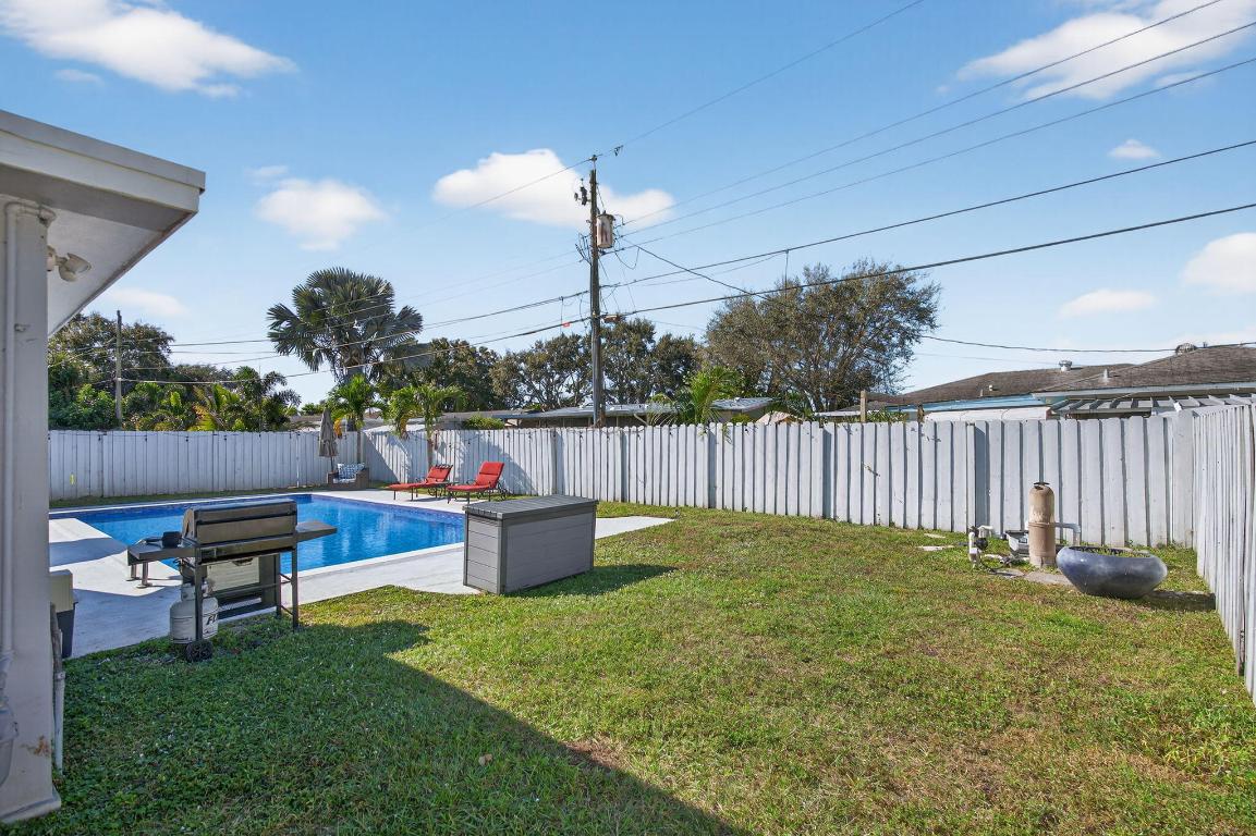 511 Iris Ave Palm Beach Gardens, FL 33410