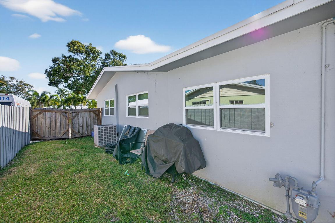 511 Iris Ave Palm Beach Gardens, FL 33410