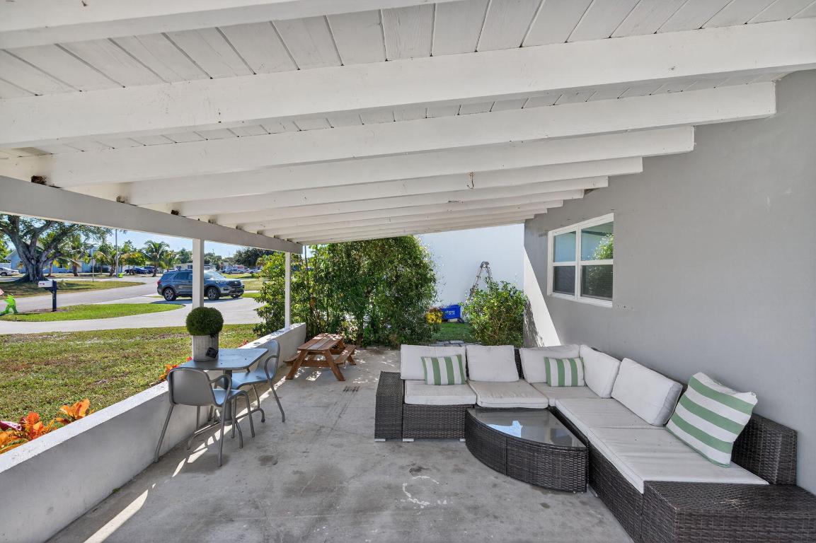 511 Iris Ave Palm Beach Gardens, FL 33410