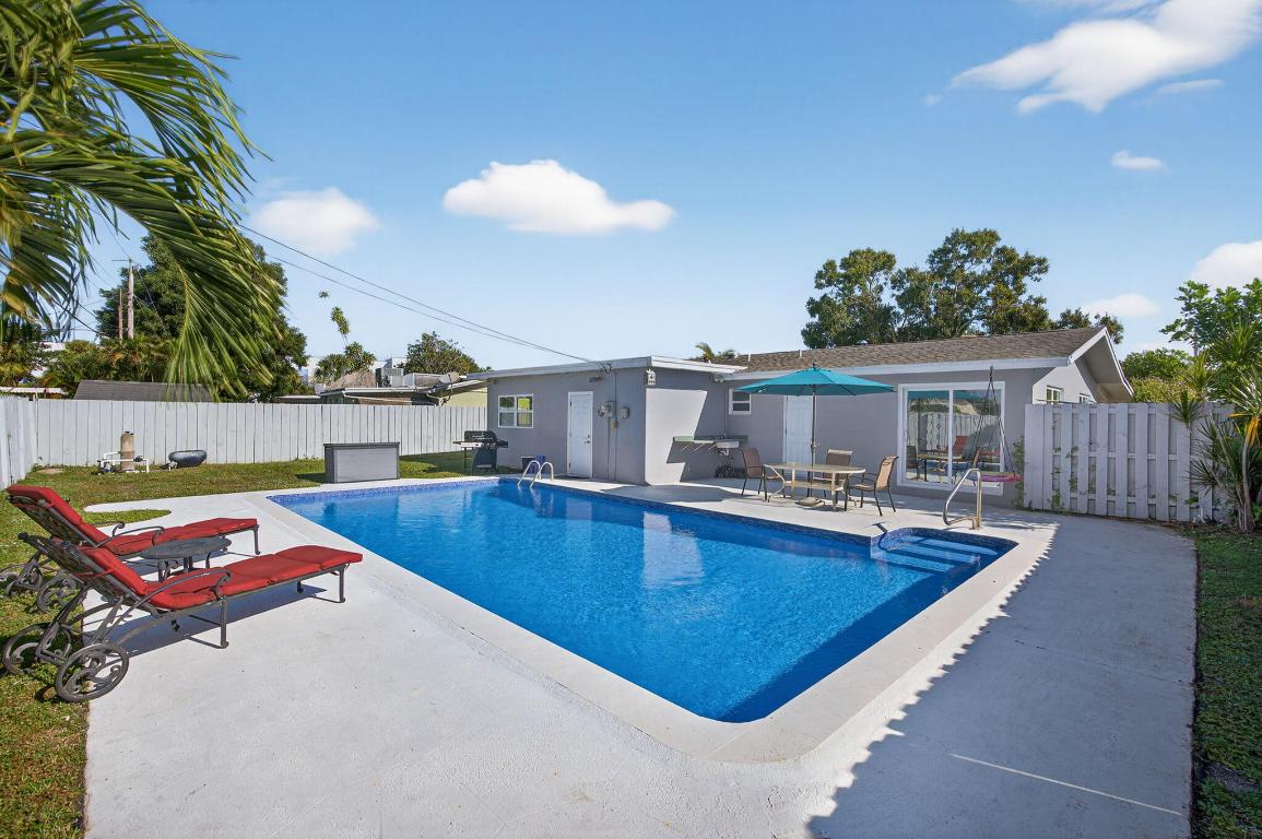 511 Iris Ave Palm Beach Gardens, FL 33410