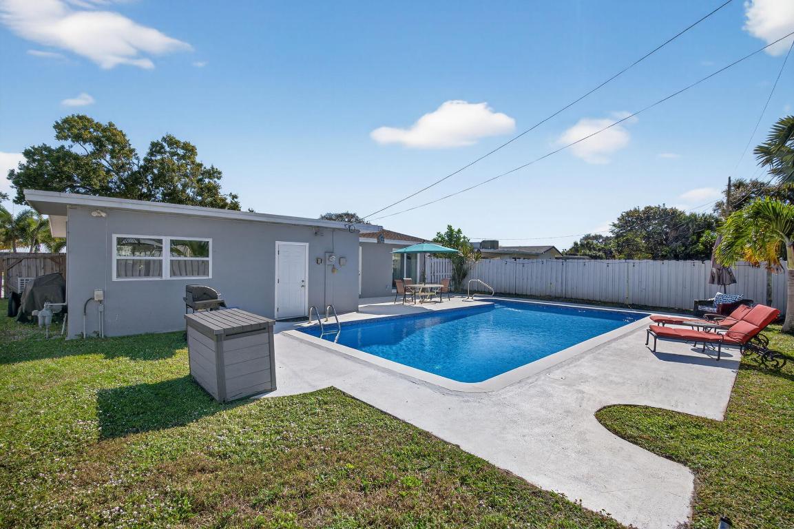 511 Iris Ave Palm Beach Gardens, FL 33410