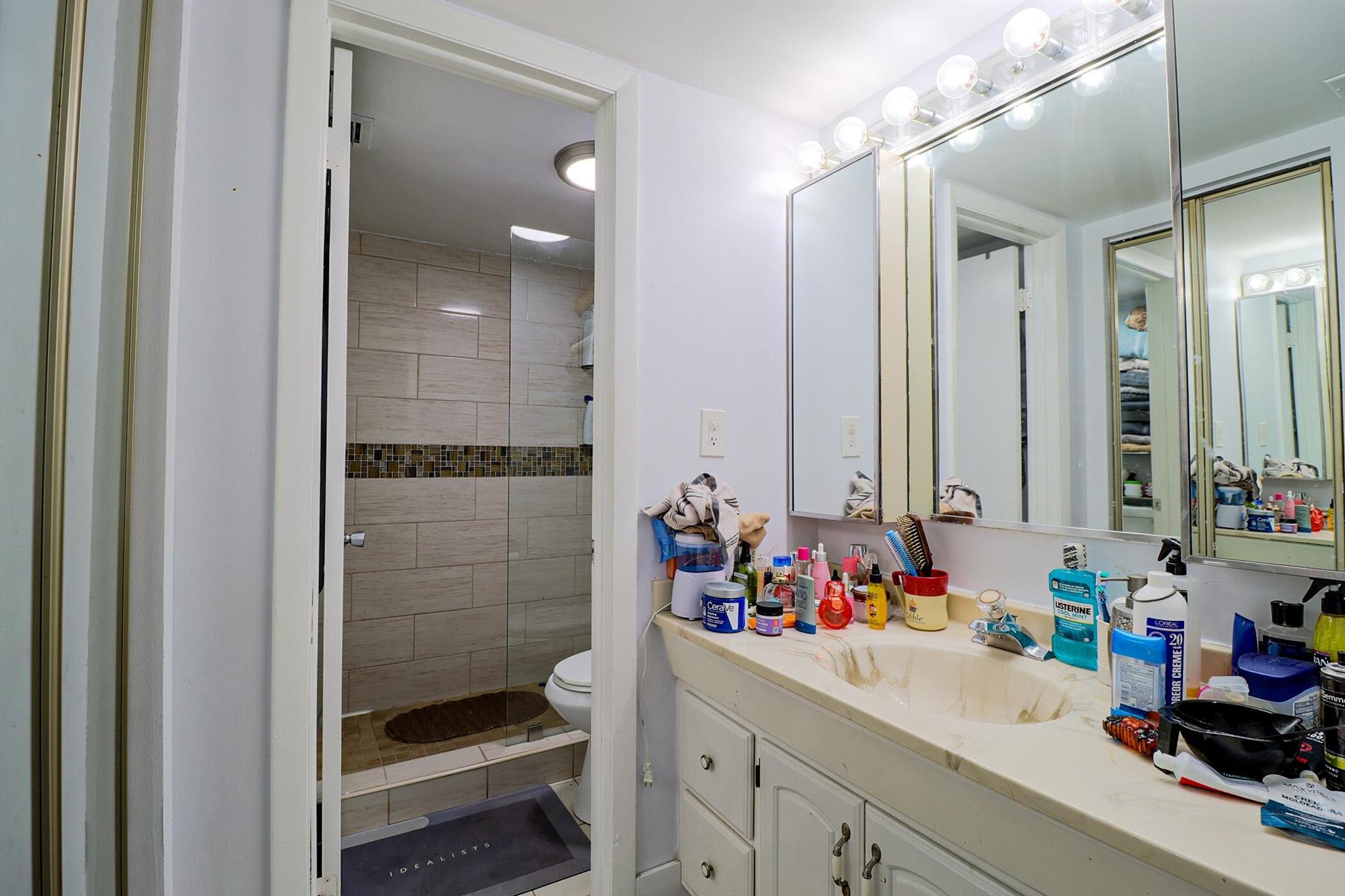 1100 Colony Pt Cir Cir #415 Pembroke Pines, FL 33026