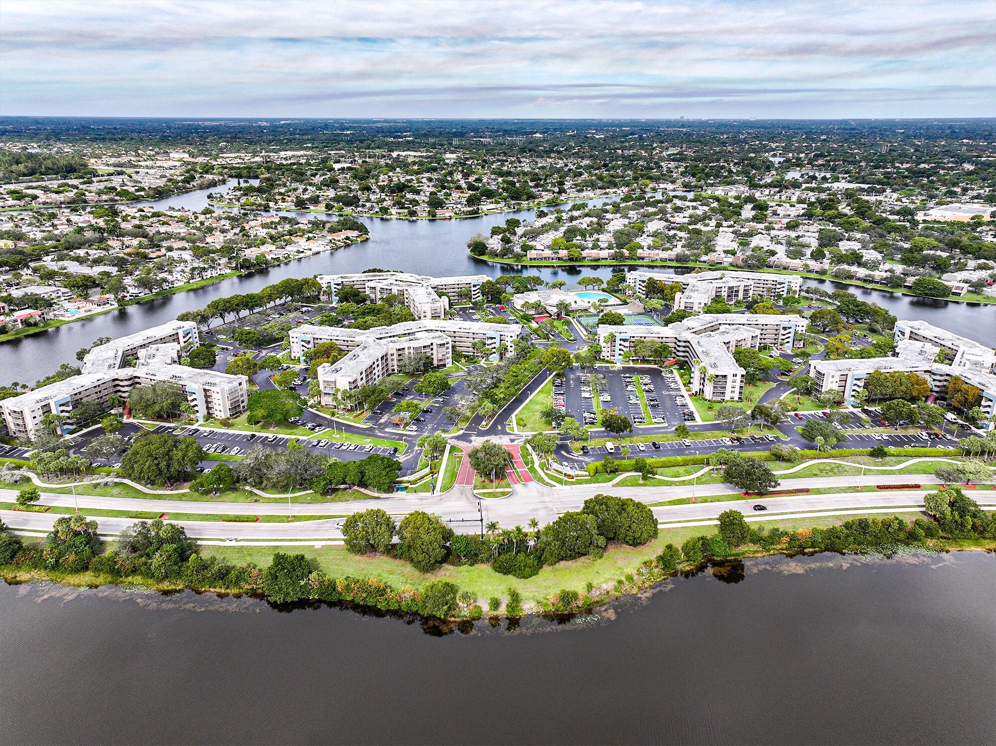 1100 Colony Pt Cir Cir #415 Pembroke Pines, FL 33026