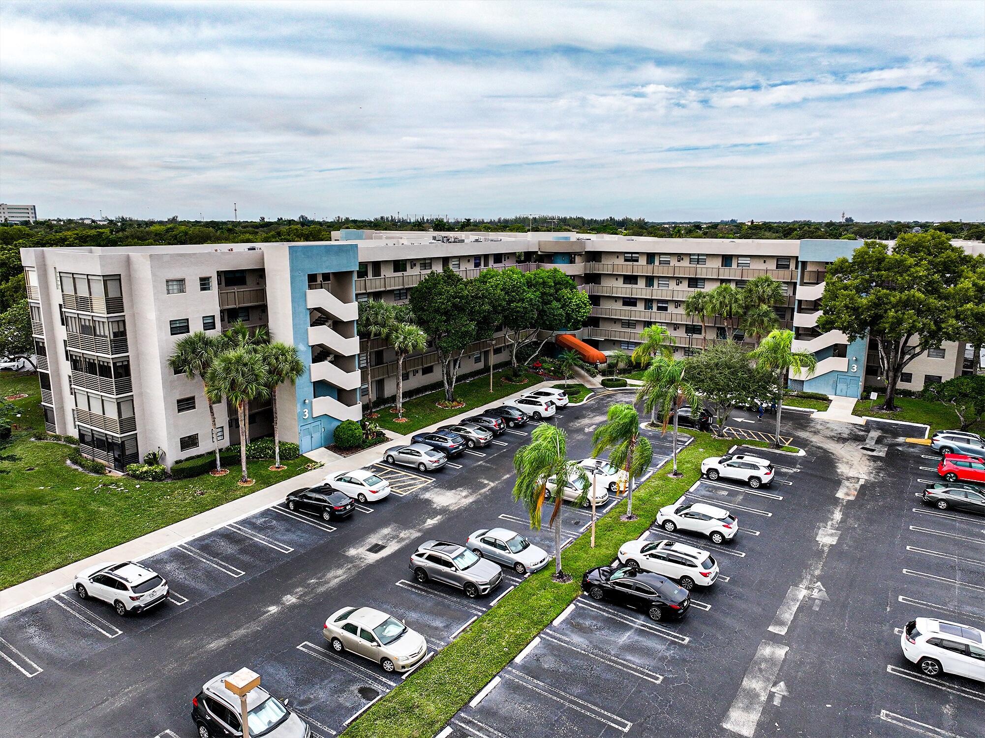 1100 Colony Pt Cir Cir #415 Pembroke Pines, FL 33026