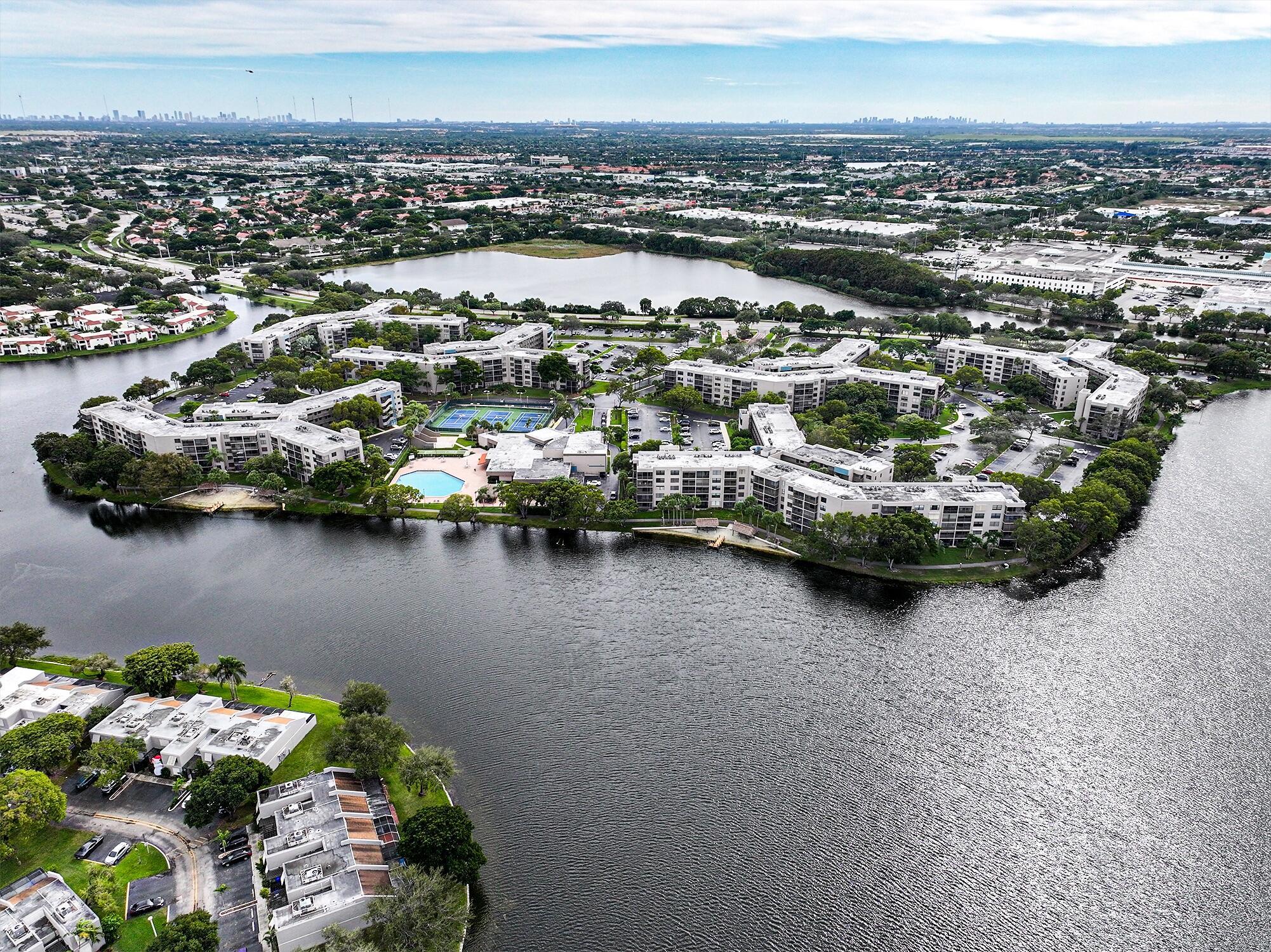 1100 Colony Pt Cir Cir #415 Pembroke Pines, FL 33026