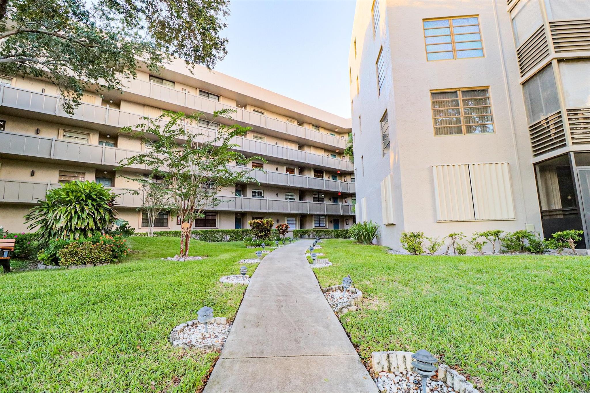 1100 Colony Pt Cir Cir #415 Pembroke Pines, FL 33026