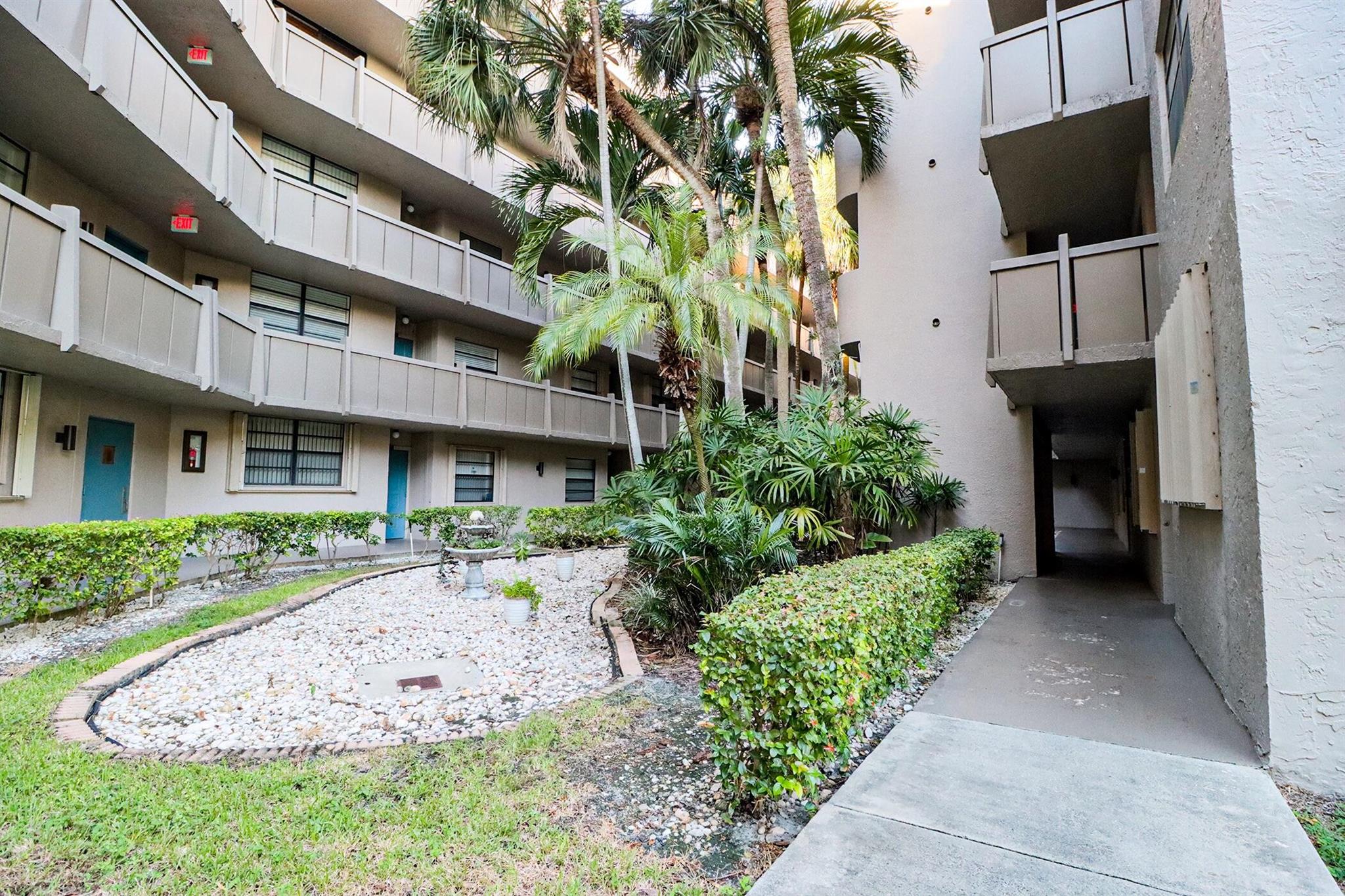 1100 Colony Pt Cir Cir #415 Pembroke Pines, FL 33026