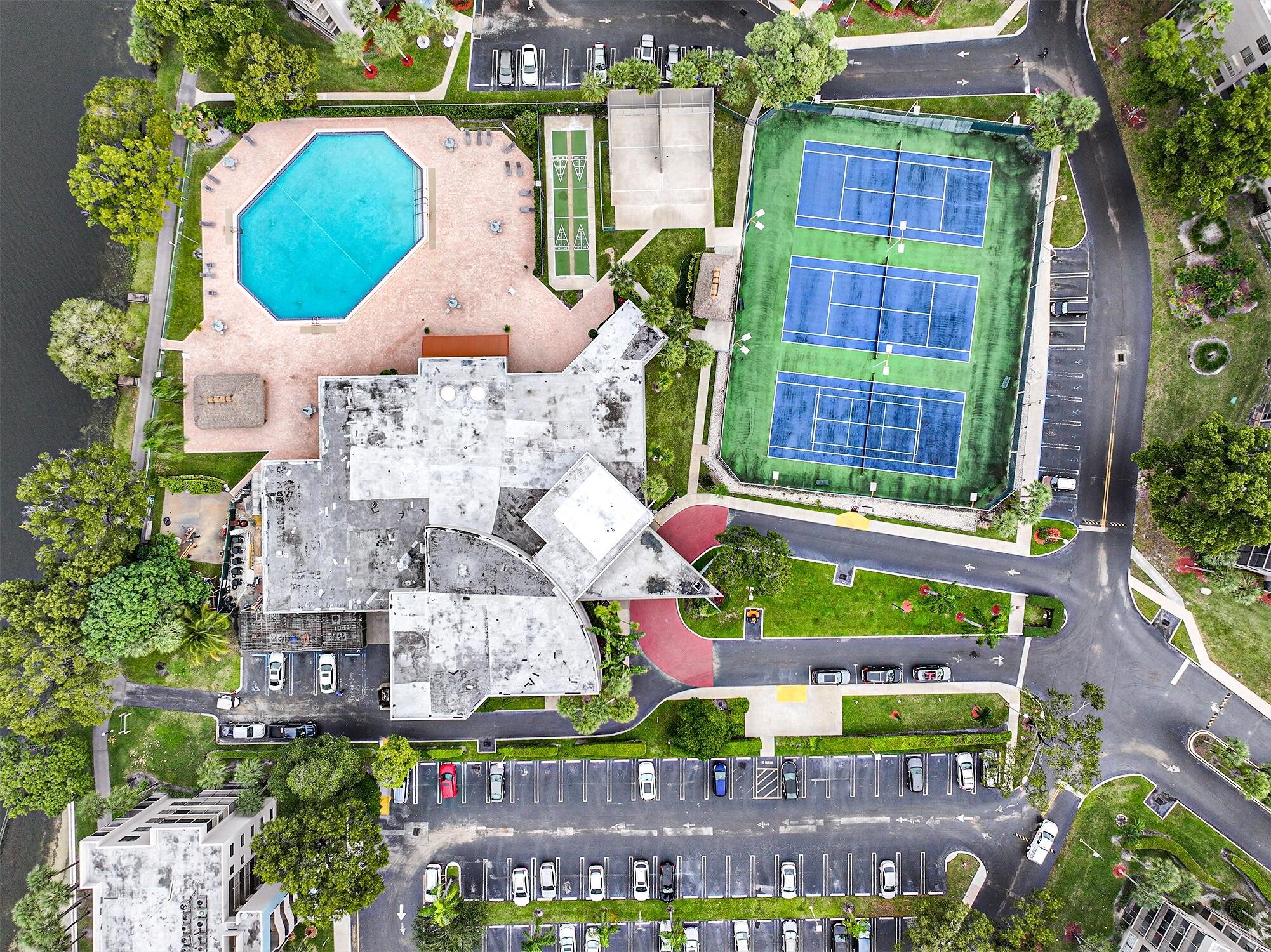 1100 Colony Pt Cir Cir #415 Pembroke Pines, FL 33026