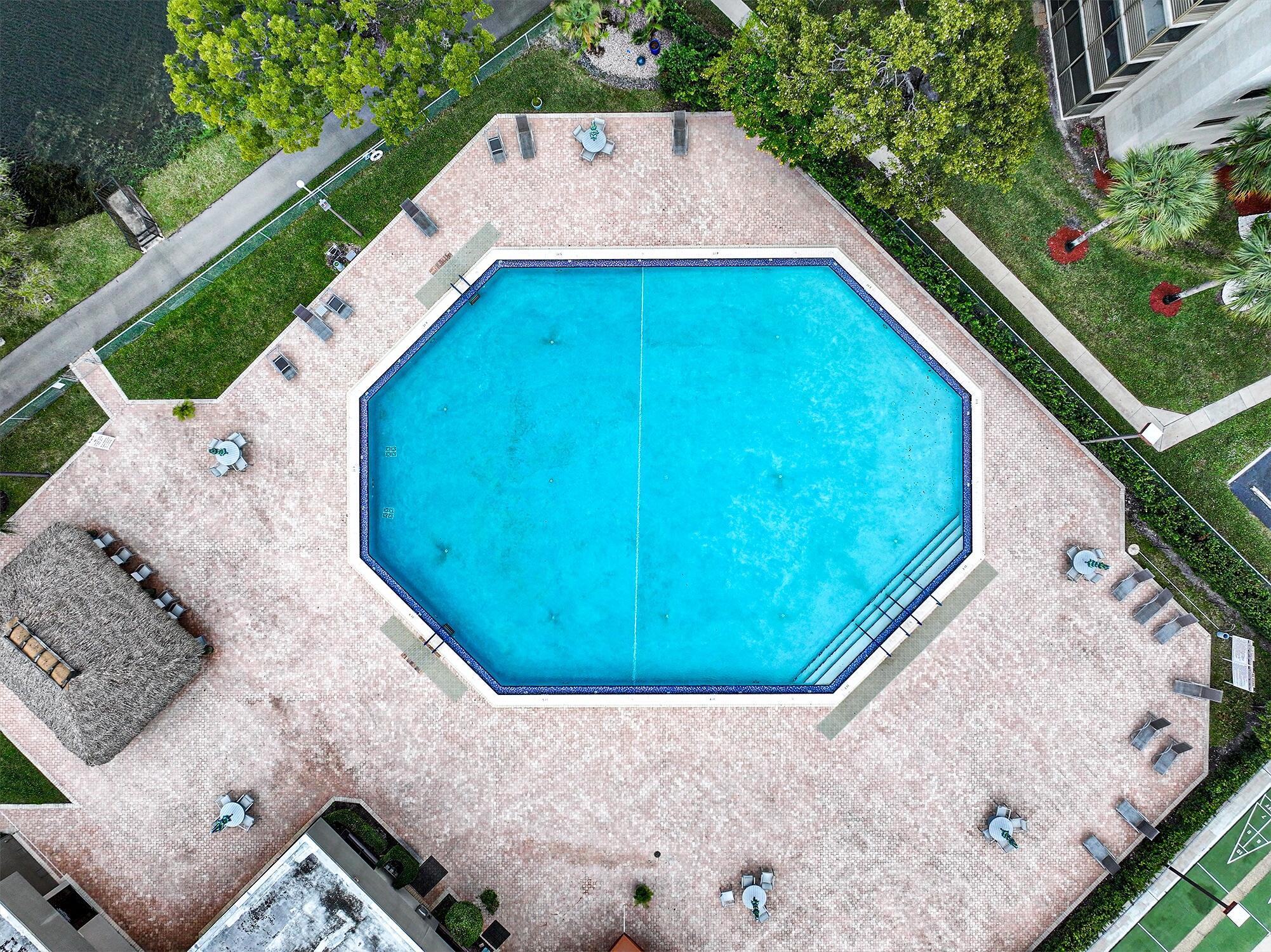 1100 Colony Pt Cir Cir #415 Pembroke Pines, FL 33026