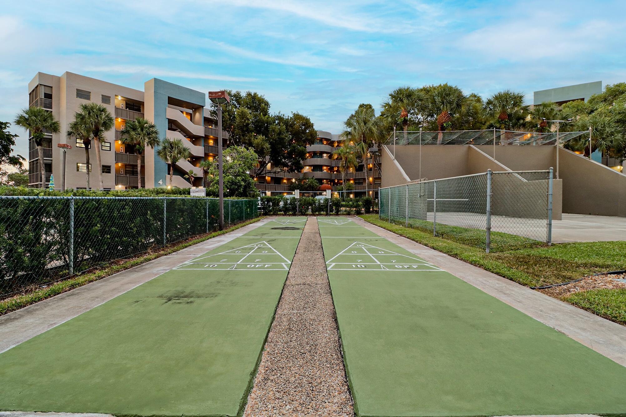 1100 Colony Pt Cir Cir #415 Pembroke Pines, FL 33026