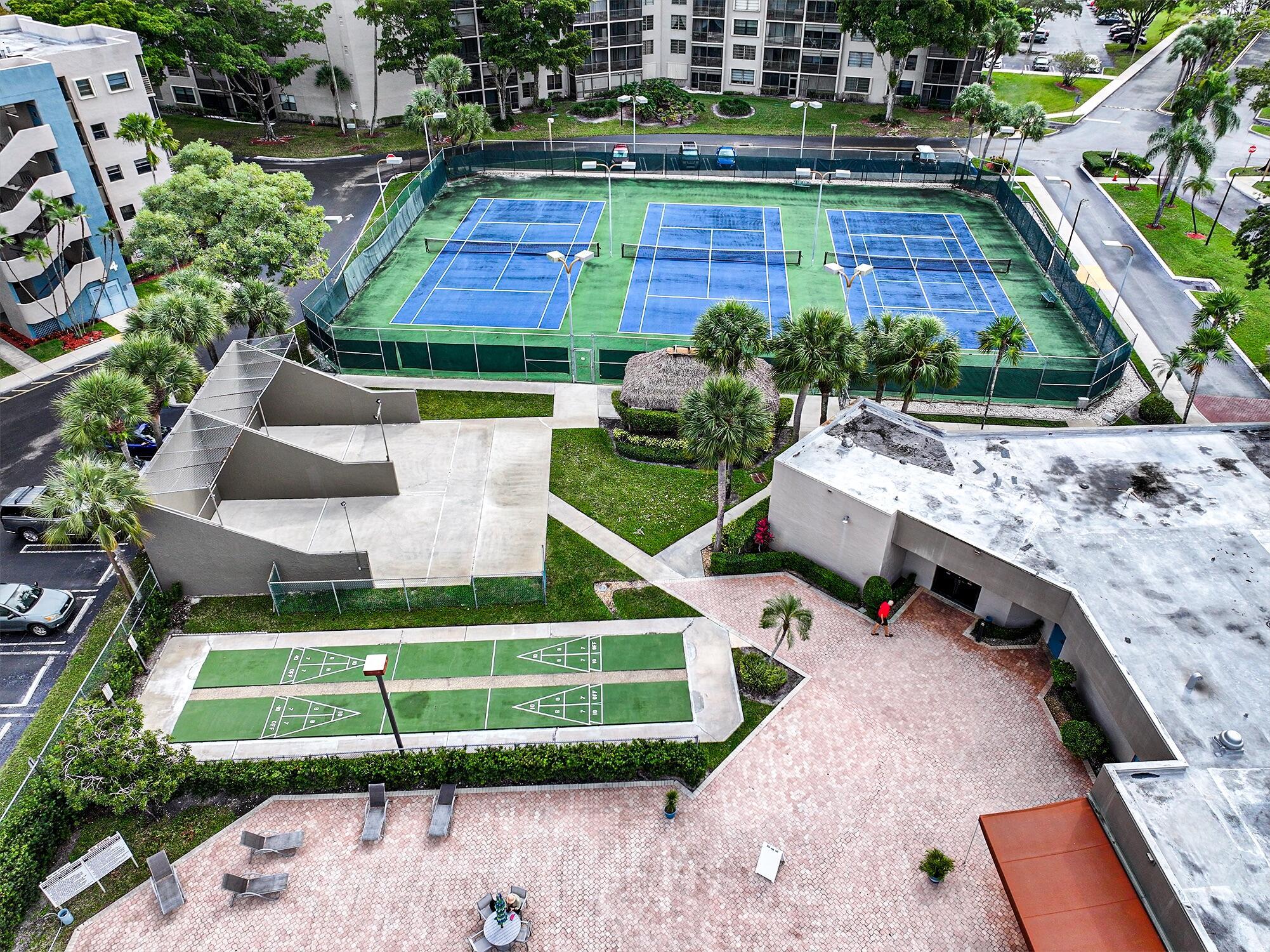 1100 Colony Pt Cir Cir #415 Pembroke Pines, FL 33026