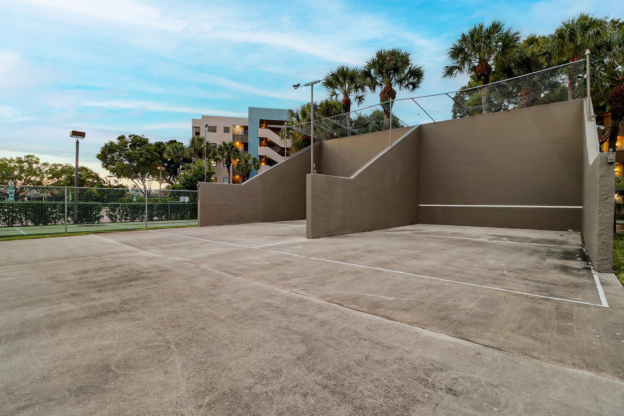 1100 Colony Pt Cir Cir #415 Pembroke Pines, FL 33026