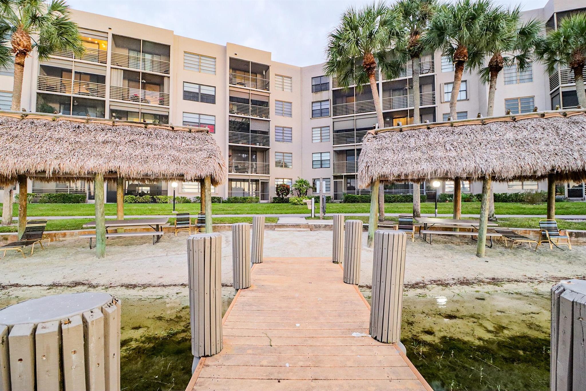 1100 Colony Pt Cir Cir #415 Pembroke Pines, FL 33026