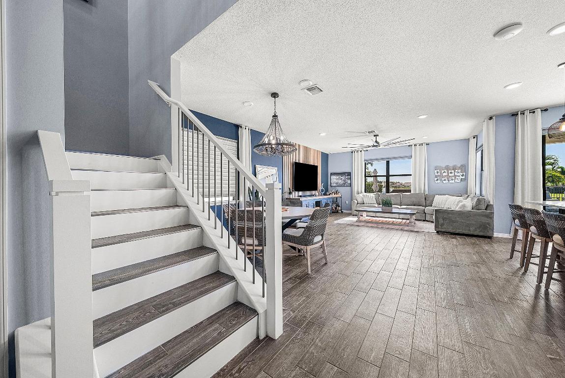 8220 Cinch Lake Worth, FL 33467