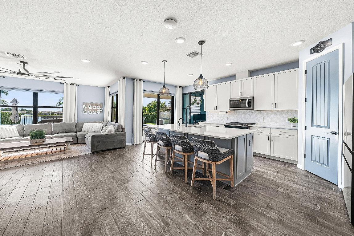 8220 Cinch Lake Worth, FL 33467