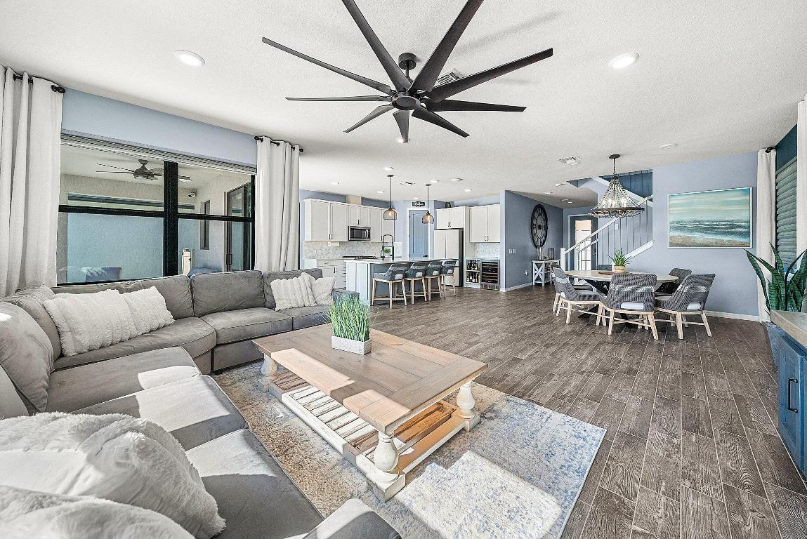 8220 Cinch Lake Worth, FL 33467