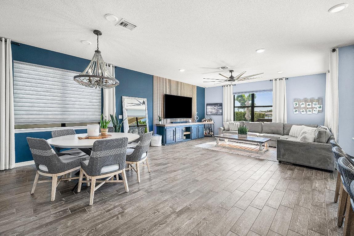 8220 Cinch Lake Worth, FL 33467