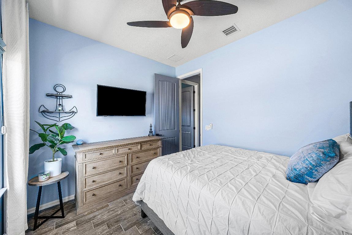 8220 Cinch Lake Worth, FL 33467