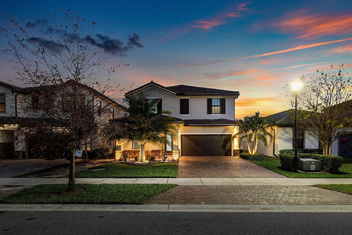 8220 Cinch Lake Worth, FL 33467