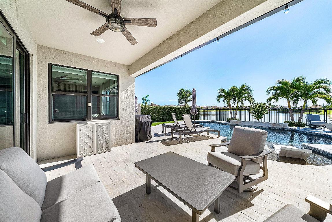 8220 Cinch Lake Worth, FL 33467