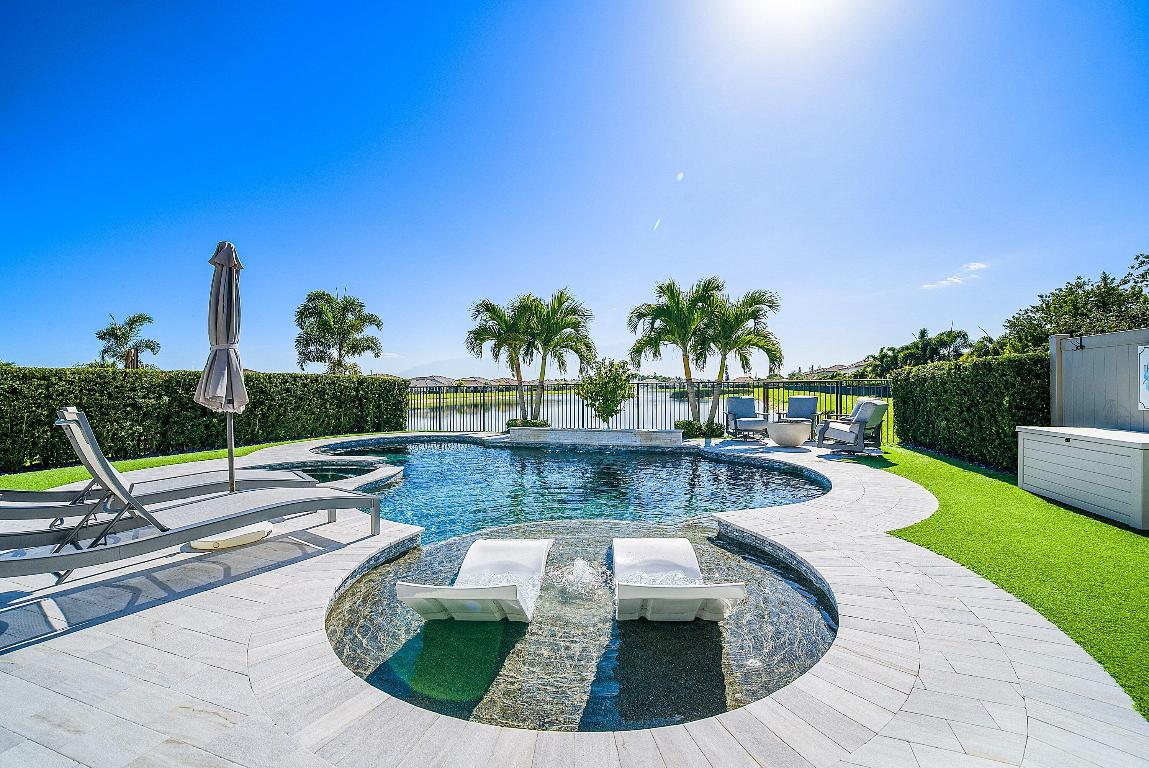 8220 Cinch Lake Worth, FL 33467