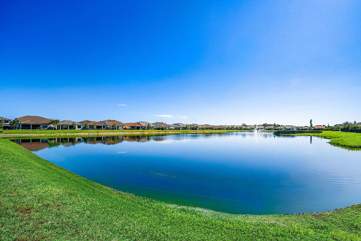 8220 Cinch Lake Worth, FL 33467