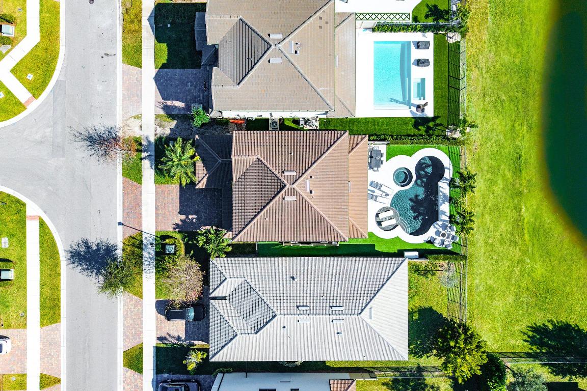 8220 Cinch Lake Worth, FL 33467