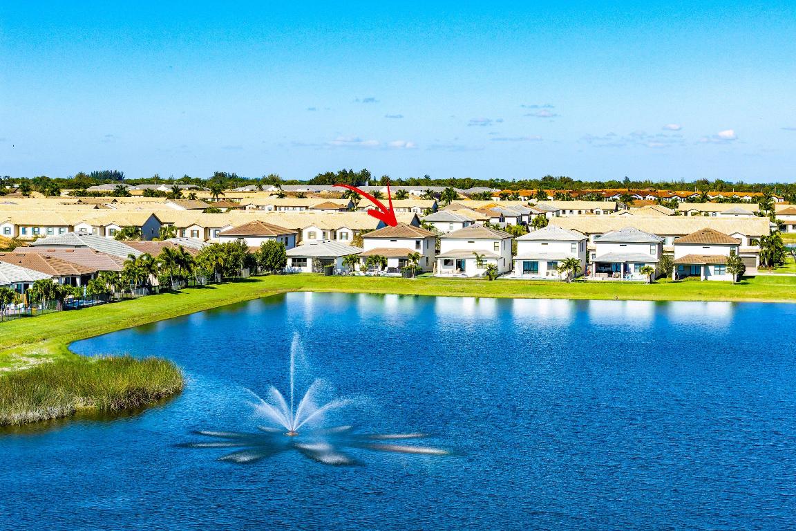 8220 Cinch Lake Worth, FL 33467