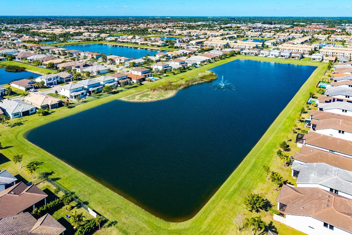 8220 Cinch Lake Worth, FL 33467