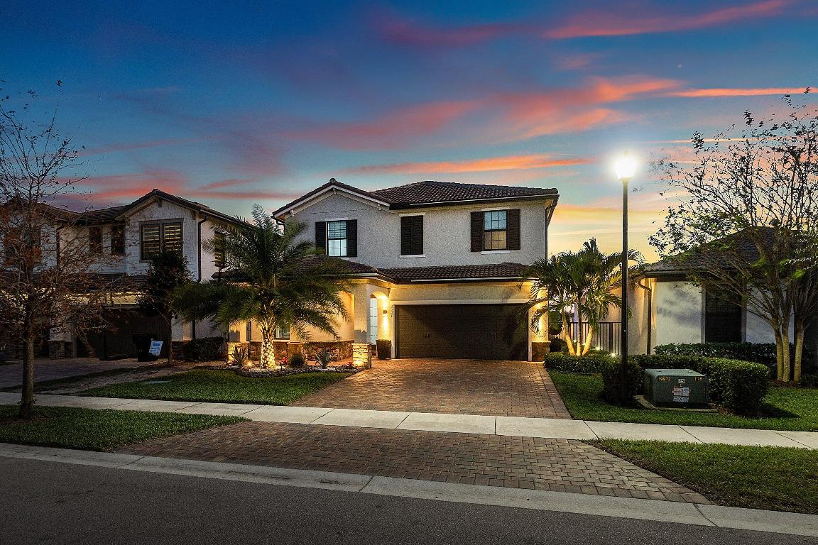 8220 Cinch Lake Worth, FL 33467