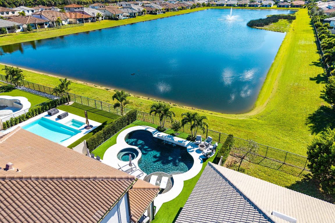 8220 Cinch Lake Worth, FL 33467